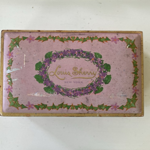 Vintage Louis Sherry Candy Tin Sewing Box - Picture 8 of 8